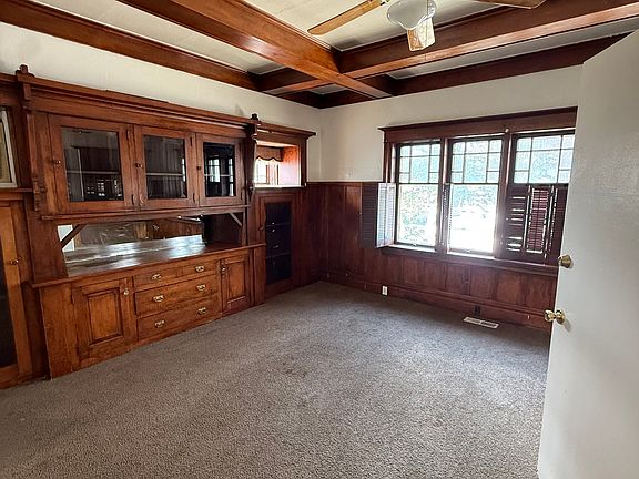 5th image of 713 Lake St