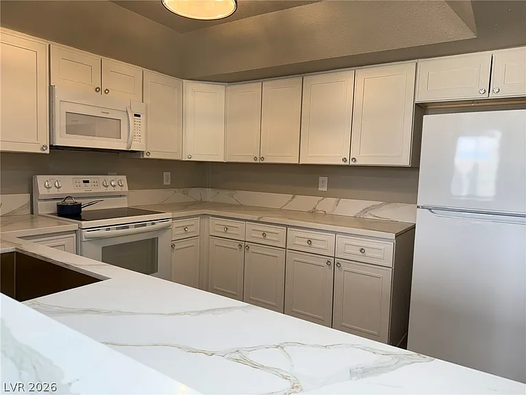 3930 University Center Dr #302 — Photo 10