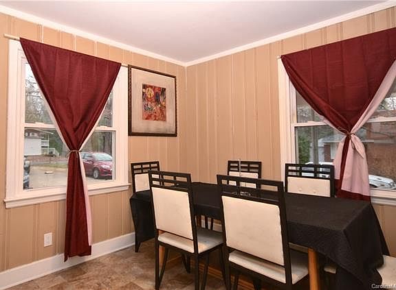 4th image of 306 Stilwell Oaks Cres