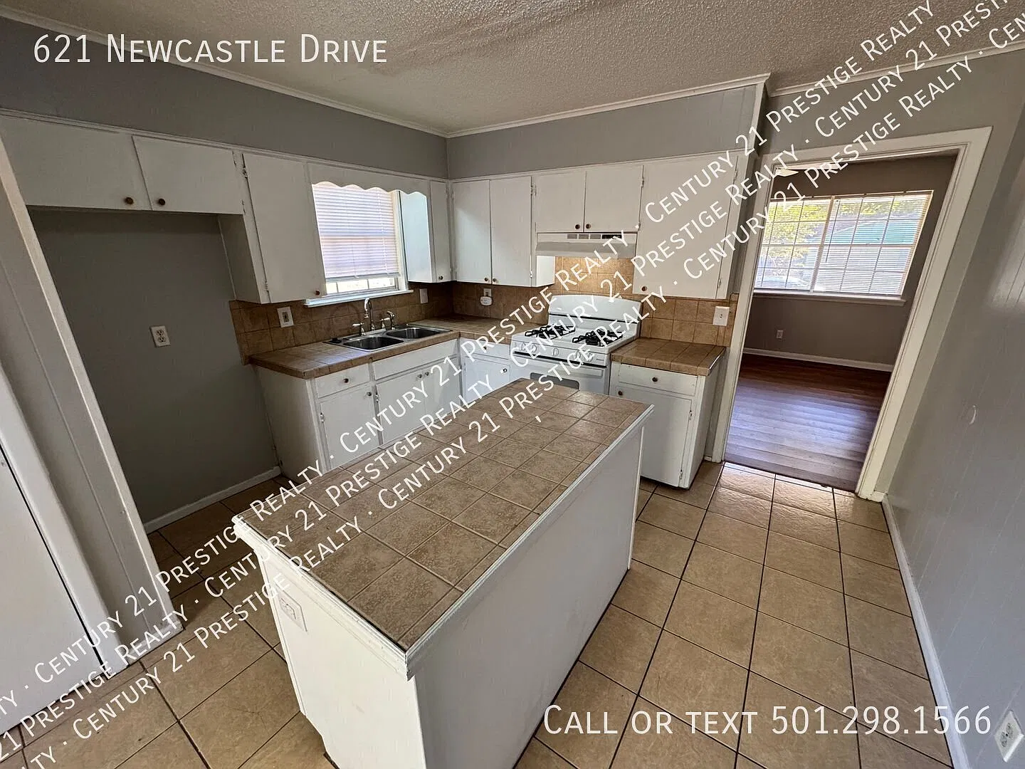 621 Newcastle Dr — Photo 4