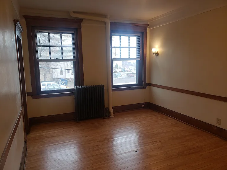 731 E 1st St #4 — Photo 3