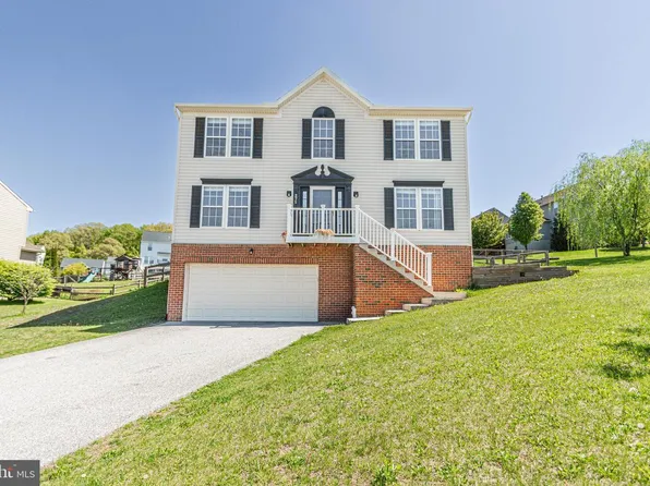 271 Courtney Ct, Spring Grove, PA 17362