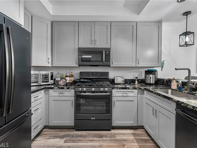 2601 S Broadmoor Dr — Photo 11