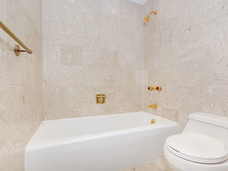 31 Harris St #701A — Photo 11