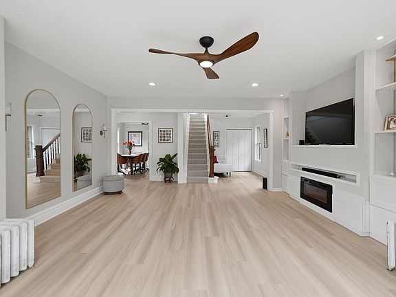 4th image of 2638 N Central Park Ave