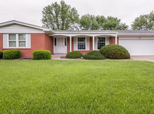 1020 Wedgewood Dr, Saint Charles, MO 63303