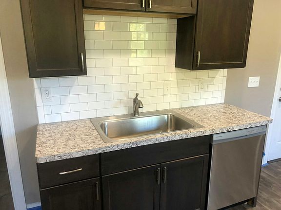 4th image of 83 Emslie St
