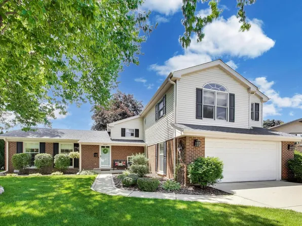2006 N Elizabeth Dr, Arlington Heights, IL 60004