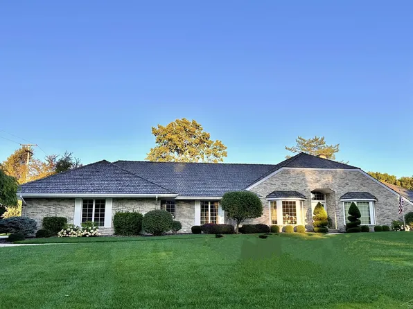 5 W Corral Dr, Saginaw, MI 48638