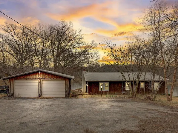 14228 W Sunrise Lake Dr, De Soto, MO 63020