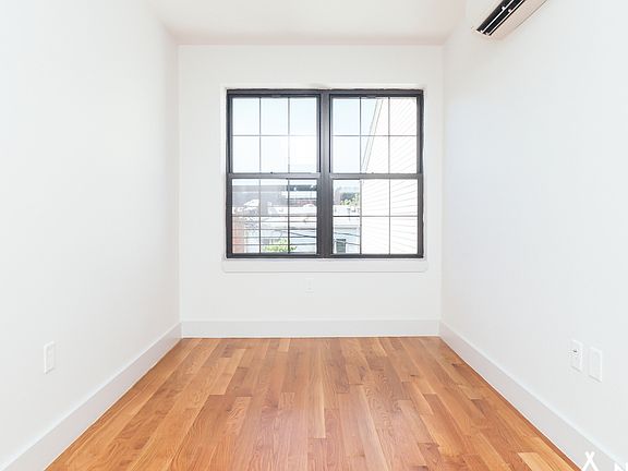 2nd image of 241 Scholes St Floor 2