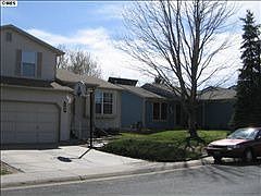 3rd image of 268 Dahlia Dr