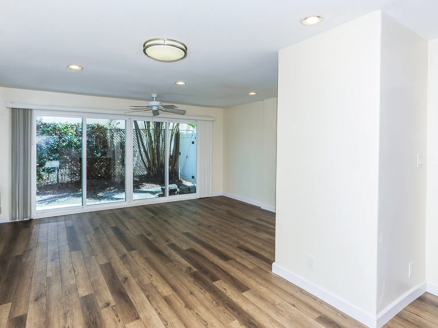 2 bed, 777 sqft, $3,100 — Photo 2