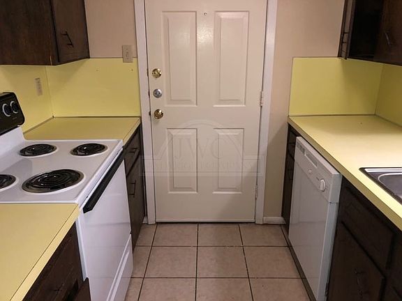 3rd image of 2204 Silverway Dr Unit B