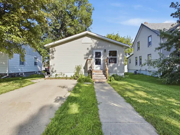 925 S 11th St, Aberdeen, SD 57401