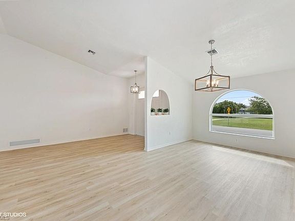 4th image of 2516 Padre Island Dr