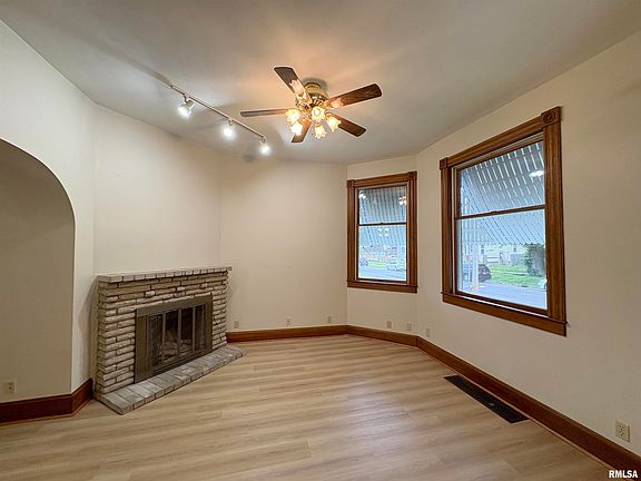 5th image of 2704 N Dechman Ave