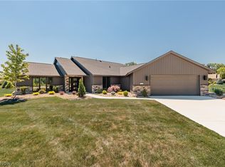 9008 Riverwood Dr, North Ridgeville, OH 44039