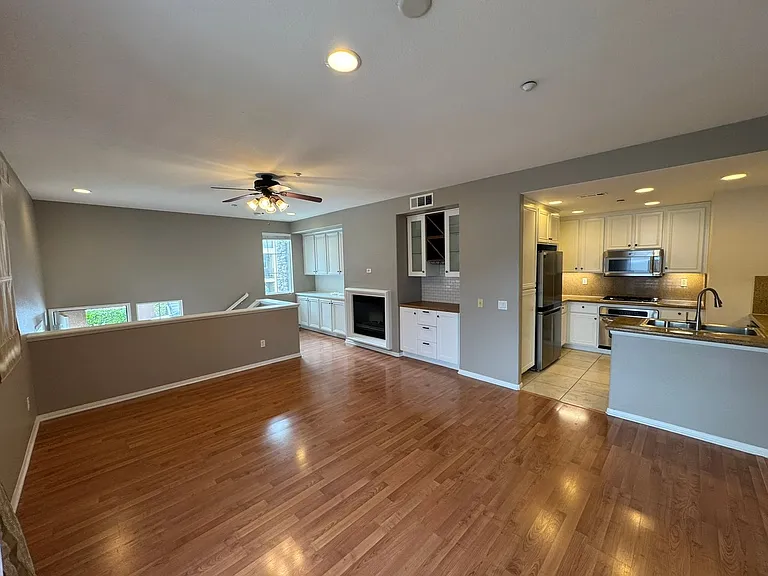 5096 Plaza Promenade — Photo 4