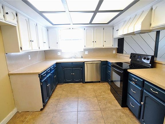 2nd image of 11321 Bel Air Pl