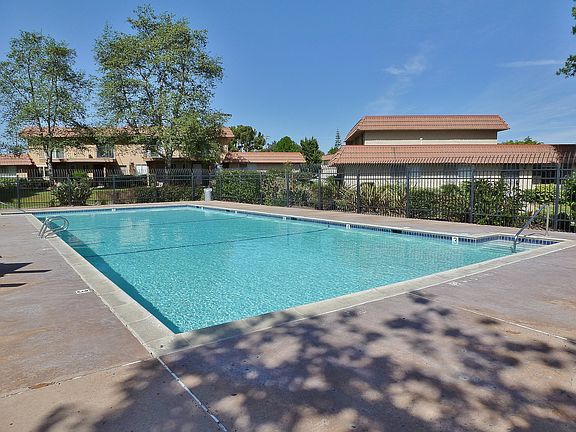 4th image of 675 Beverly Pl