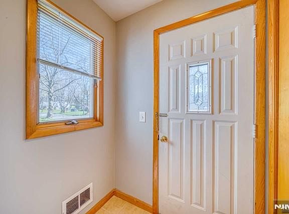 5th image of 23 Smith Ct