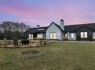 432 S Garrett Cir, Bellville, TX 77418