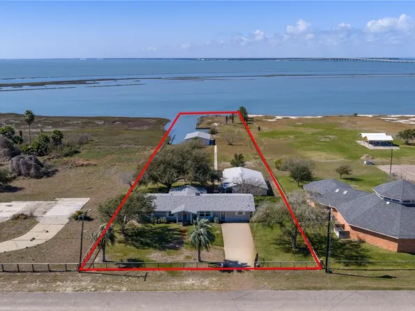 140 Front St, Rockport, TX 78382