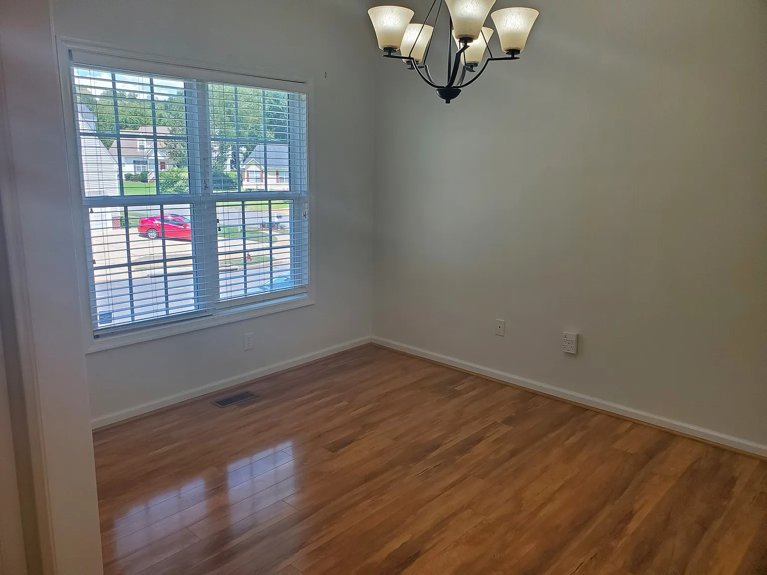 3 bed, 2.5 bath, 2050 sqft, $3,000 — Photo 4