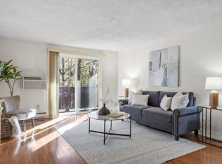 11 Walker Rd APT 8, North Andover, MA 01845