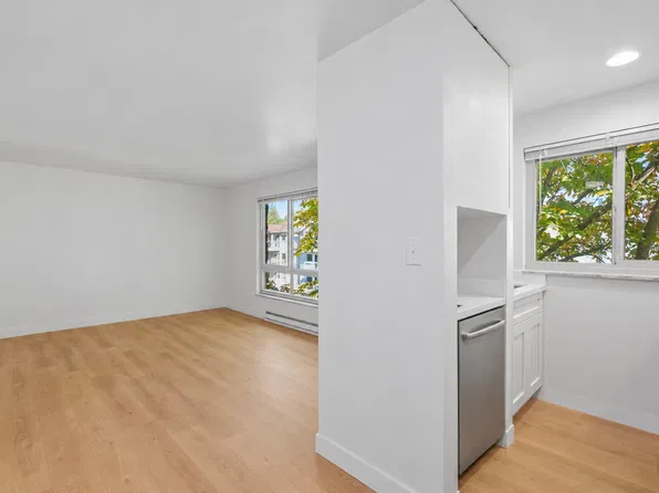 Shuksan Apartments, 5247 15th Ave NE APT 301, Seattle, WA 98105