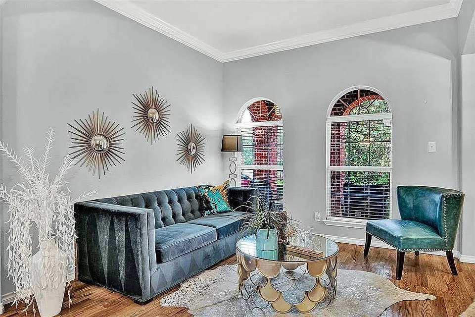 4 bed, 2223 sqft, $2,700 — Photo 4