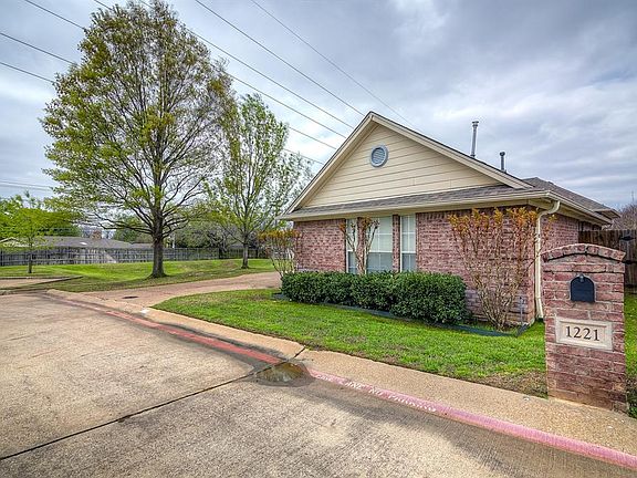 3rd image of 1221 Orchard Breeze