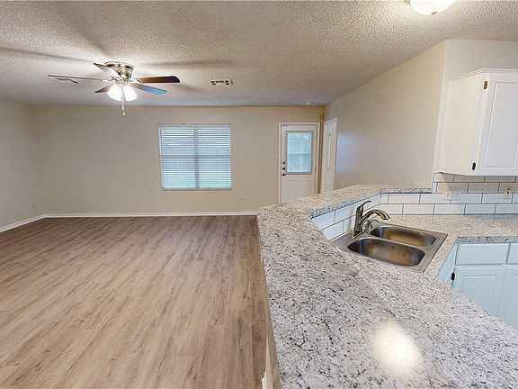 4th image of 4515 Hank Dr