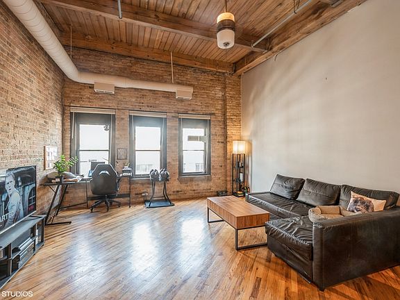 3rd image of 225 W Huron St APT 611