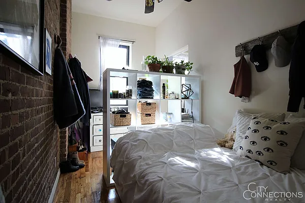 Rented by City Connections Realty | media 19