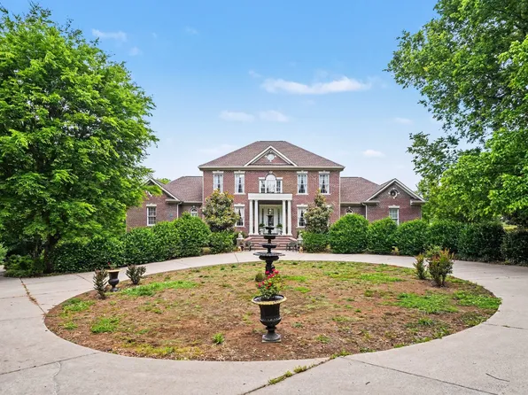 1523 N Main St, Mt Pleasant, TN 38474