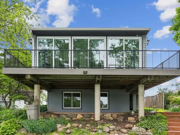 2424 Cottage Row Rd, Cedar Falls, IA 50613