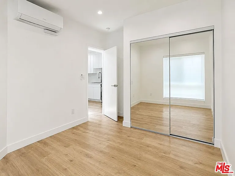 233 N Berendo St #5 — Photo 9