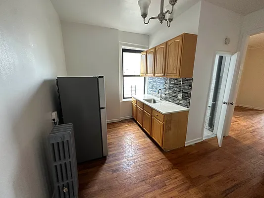 Rented by Premier Metro Realty Corp | media 14