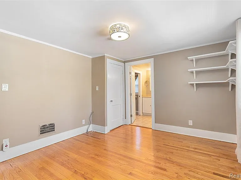 192 E Lincoln St — Photo 24