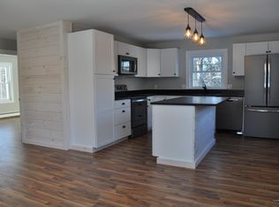 9 Roberts St, Falmouth, ME 04105