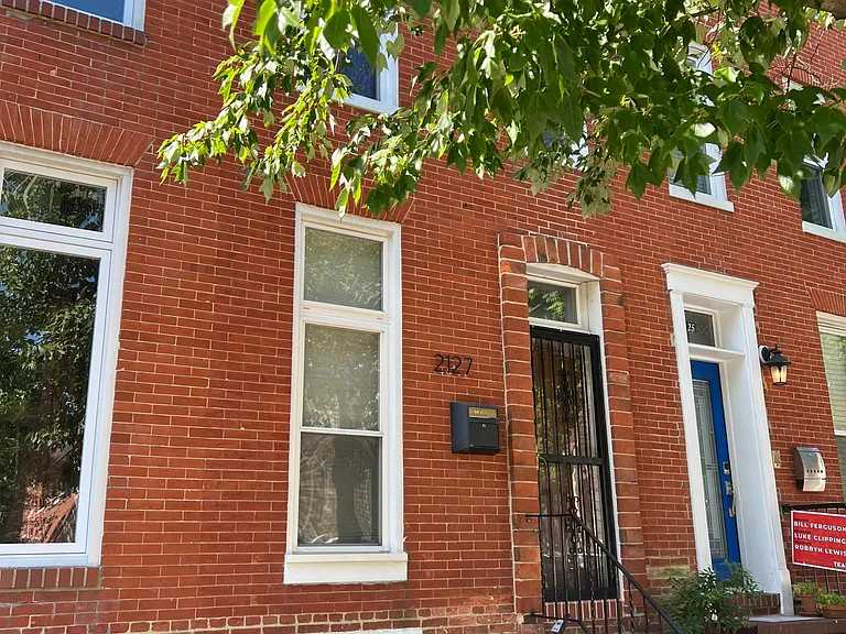 2127 E Fairmount Ave — Photo 17