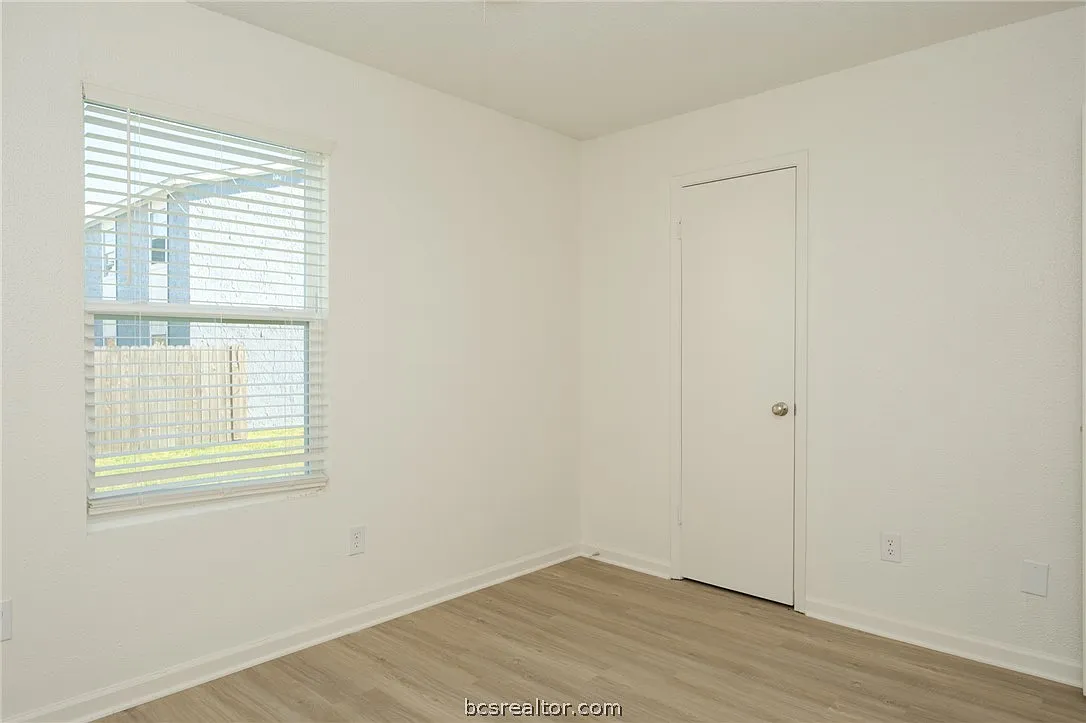 2 bed, 798 sqft, $995 — Photo 2
