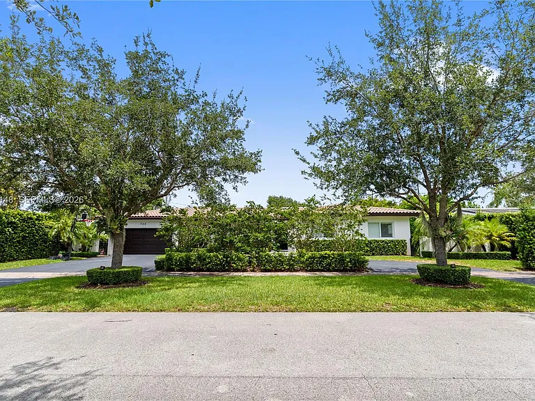 735 Benevento Ave — Photo 2