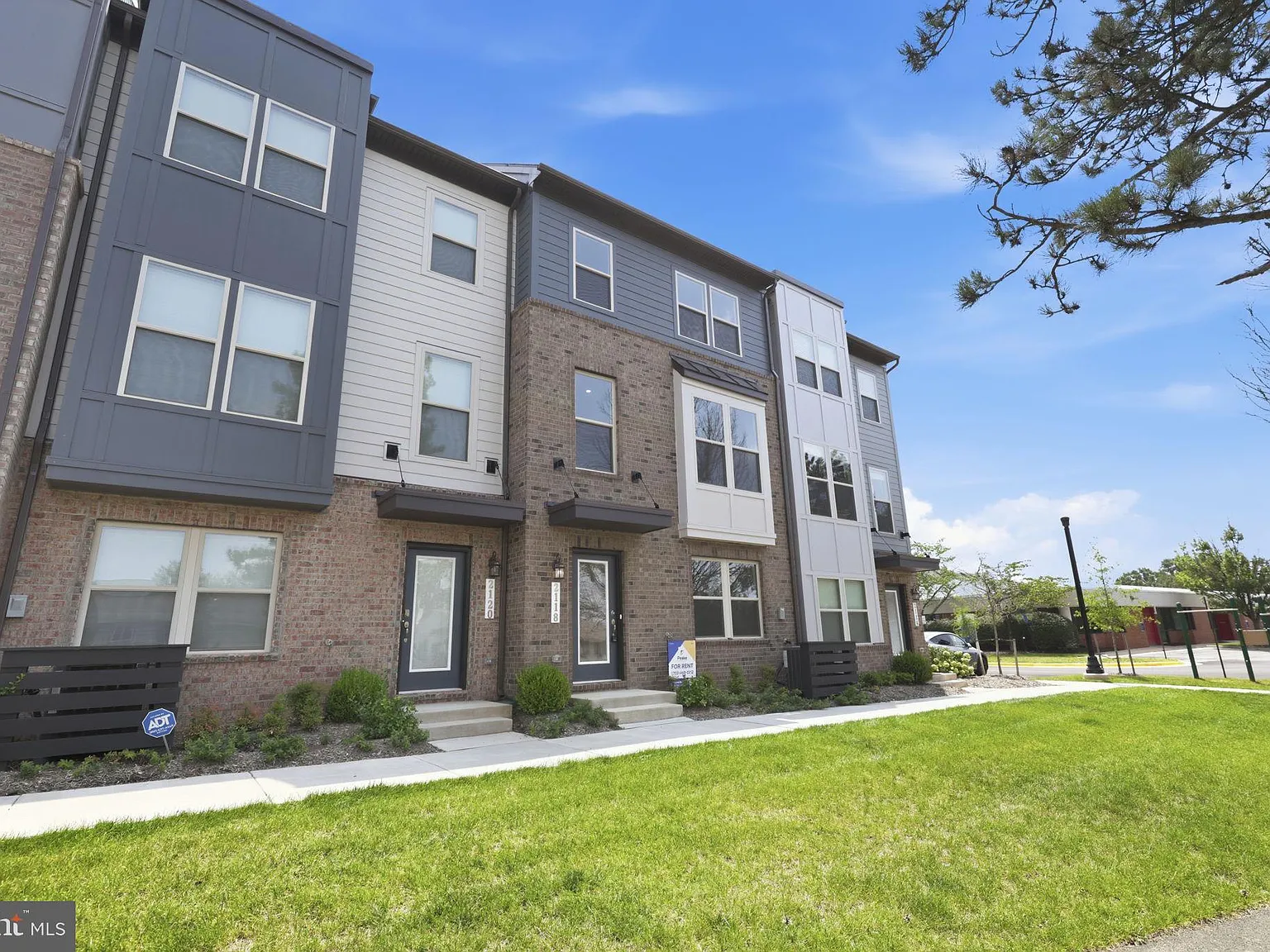 4 bed, 3.5 bath, 1894 sqft, $3,650 — Photo 1