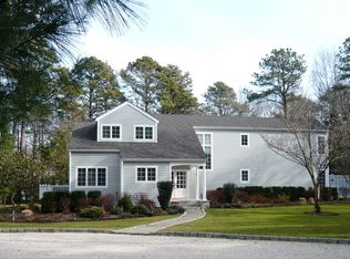 10 Rolling Wood Ln, East Hampton, NY 11937