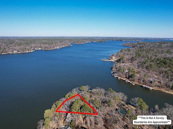 3rd image of 327 Hickory Hill Ln