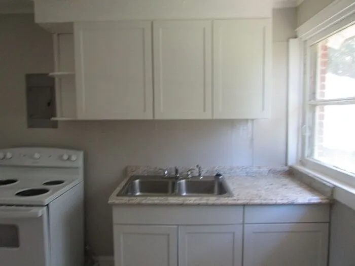 223 Highland Ave — Photo 4