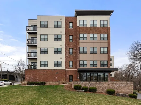 999 Hancock St Unit 213, Quincy, MA 02169